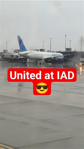 Beautiful Views of United Airlines Airplane at Washington DC Dulles IAD International Airport✈️