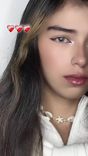 Fashion Highlights: Accessorizing with Shell Necklaces