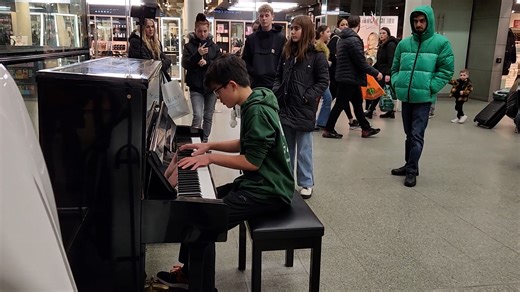 Piano cover of Experience by Einaudi in public