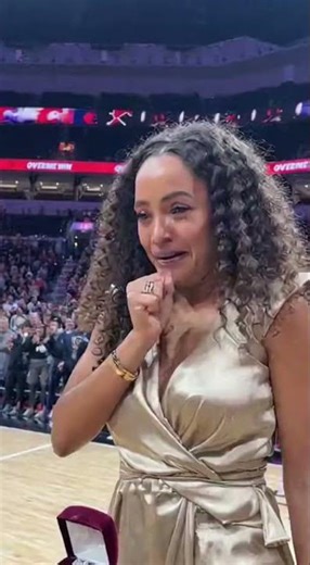 Emotional Courtside Proposal STUNS the Arena! | She Said YES in Overtime! #Shorts #NBA