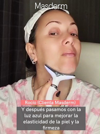 🌟👗 Transforma tu cuello y papada con el Neck Rejuvenation Device de Masderm 👗🌟 Cómo usar el Neck Rejuvenation Device: Preparación: Limpia y seca bien la zona del cuello y la parte inferior del rostro. Enciende el dispositivo: Selecciona la configuración adecuada según tus necesidades. Aplicación cuidadosa: Mueve el dispositivo lentamente en movimientos ascendentes desde la base del cuello hasta el mentón. Asegúrate de usarlo con nuestra crema reafirmante RF Facial Cream para mejores resultad