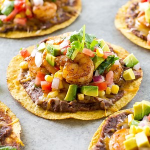 Do you eat tostadas like a pizza or with a fork? These Shrimp Tostadas are healthy and topped with a fresh avocado salsa! FULL RECIPE: http://www.the-girl-who-ate-everything.com/2017/08/shrimp-tostadas.html | The Girl Who Ate Everything