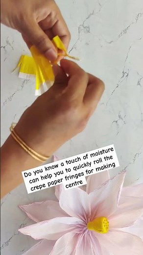 How to quickly roll the crepe paper fringe using moisture DIY ‪@PaperSaiarts‬