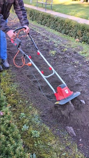 Zahradník a Elektrický kultivátor Hecht 738-Gardener and Electric Cultivator Hecht 738