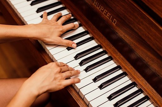 6 Contoh Alat Musik yang Ditekan, Mulai dari Pianika hingga Akordion | Kids