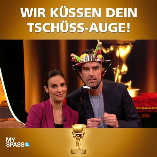 Maja Weber mit ihrem einzigartigen Tschüss-Auge, oder wie sie es nennt "Verabschiedungs-Augenbraue", war da und hat ihren Deutschen Bundesbewegtbildpreis entgegengenommen! | TV Total
