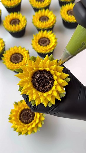 Buttercream Sunflower Cupcake Decorating Ideas
