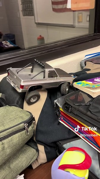 Crawlin in the locker room credits to @• for recording