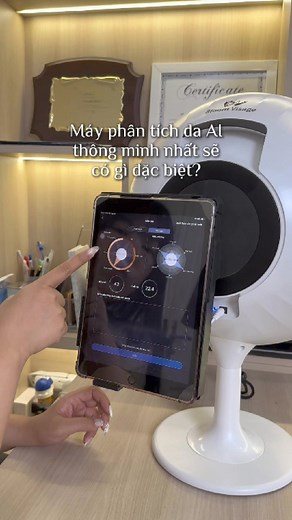 Nâng cấp máy soi da lên một giới hạn mới với công nghệ AI thông minh bậc nhất 🔮Không chỉ trả về các hình ảnh phân tích da rõ nét, Bloom Visage còn phân tích chi tiết tình trạng da, hướng chăm sóc… bản phân tích của Bloom chi tiết đến mức mọi người chỉ cần nhìn theo để tư vấn, thậm chí còn có thể học được rất nhiều từ ngữ chuyên môn từ bản phân tích này. 🔮Sau khi kết thúc soi da, spa có thể dễ dàng in ra báo cáo dài khoảng 6-7 trang thay vì chỉ 1 trang như các máy soi da hiện nay, khiến khách h
