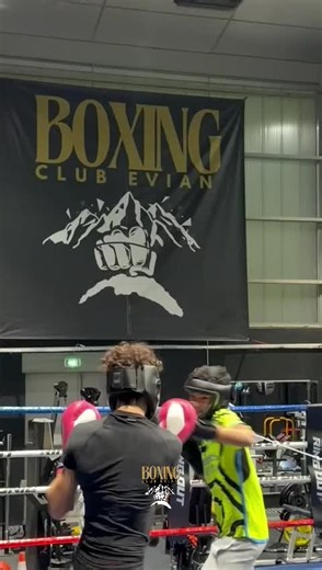 🥊 Entraînement de boxe anglaise au club. On continue de travailler le noble art, jour après jour, avec sérieux et passion. Merci aux coachs pour leur présence et leur transmission. Le combat continue, la progression aussi — toujours avec le plaisir au cœur du travail. Le Boxing Club Evian, plus qu’un club : une famille 👊 #BoxingClubEvian #BoxeAnglaise #NobleArt #TeamEvian #Discipline