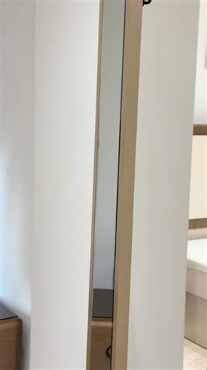 Chambre à coucher moderne venant Égypte 🇪🇬 , conçue en 100% bois véritable.Finition haut de gamme, garantie 10 ans.Disponible uniquement sur commande (délai 1mois) Commandez vite au 77 609 90 80 whatsapp et appelle | Vip House meubles Vaiselle et décoration