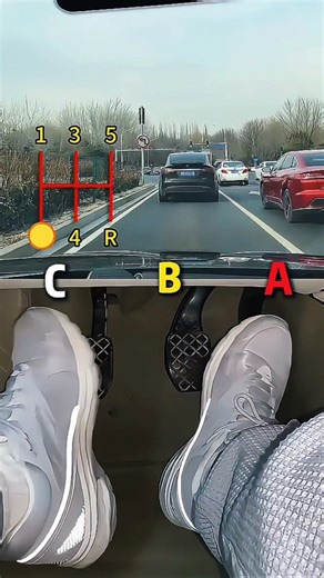 Emergency Braking Techniques #car #safedriving #youtubeshorts