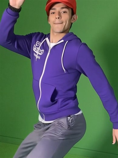 Fernanfloo Disfruta Bailando en TikTok