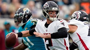 Matt Ryan escapes rush, flips it to Mike Davis for first-down gain