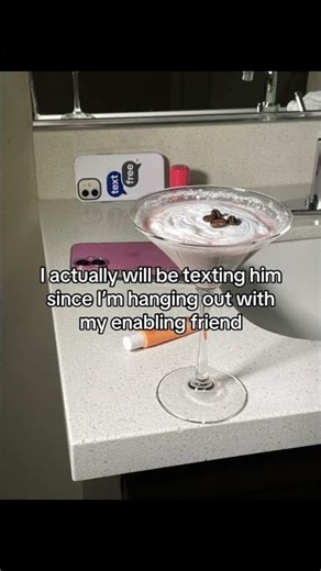 Texting him for the plot 🙈