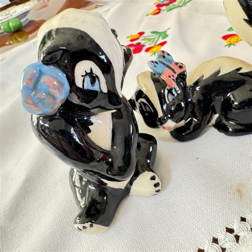 Mother Skunk and Baby Skunk 1942-1956 - From Bambi, Ceramic Arts Studio Madison, WI, Figurines, Animals, Skunks From Bambi Pristine - Etsy