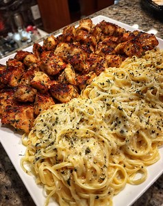 Creamy Garlic Butter Chicken & Linguine in Alfredo Sauce Ingredients: 1 pound boneless, skinless chicken breasts, cut into bite-sized pieces 1 teaspoon Italian seasoning 12 ounces linguine pasta 2 tablespoons all-purpose flour 2 cups heavy cream (or whole milk for lighter version) 1 cup grated Parmesan cheese 1 cup shredded mozzarella cheese Fresh parsley, chopped (for garnish) | Emily Recipes