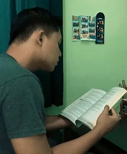 Apa saja yang kamu lakukan di meja belajarmu? #cinematic #study #grow #mahasiswa
