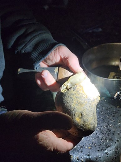 busting rock. Flint knapping some blue rhyolite and European Flint. #flintknapping #rhyolite #European #flint #rock
