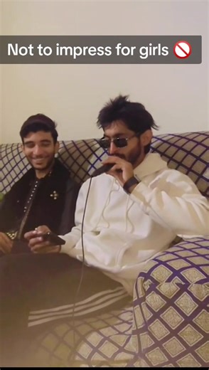 Impressive Singing Performance Without MiC