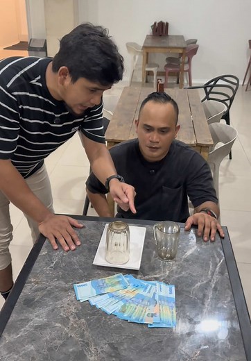 Adu Logika Angkat Gelas Tanpa Disentuh