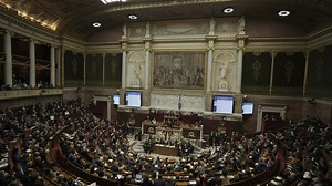 French parliament backs bill to legalise assisted dying