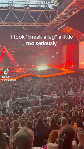 wait omg i just saw Ariza’s tiktok and he literally PLAYS in a wheelchair rn? i thought it had healed😭😭😭