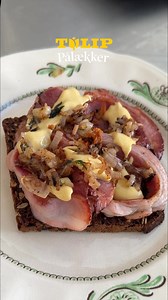 Har du prøvet rullepølse på den her måde? Lækkert, krydret og sprødt😍 Det kan altså noget, når du har tid til at gøre lidt ekstra ud af rugbrødsmadden💕 Følg linket til flere opskrifter fra Tulip Pålækker👌 | Tulip