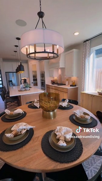 📍Fulshear , Texas 3 -4 Bedrooms 2.5-3.5 Bathrooms 2 Car Garage 1- 2 Stories 1,800-2,500 SqFt Homes Priced From $350’s Model base price floor-plan with upgrades $519,990 🔸 Lots Available To Build From Scratch In New Phase 🔶 Build Timeframe (5-6 months more or less) 📌 This Model Home Is Only For Marketing Purposes To Showcase Builders Product. It Is NOT For Sale *Pricing & Availability Subject To Change* *This is the model home for the builders, it’s not for SALE. However it can be replicated,