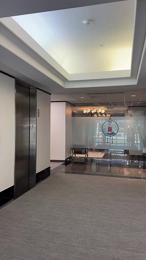 Modern Office Fashion: Chic Outfit Inspiration