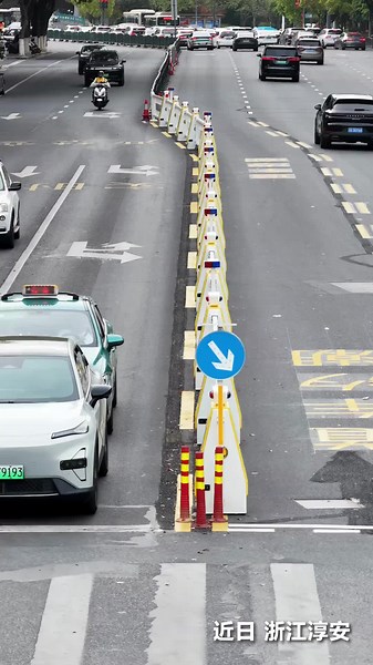 會「走路」的潮汐車道來了！「潮汐變道機器人」40秒切換車道，緩解高峰擁堵。#潮汐车道 #交通手段