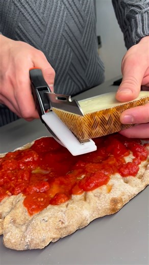 PERFORBIX™ on Instagram: "Pizza or Pinsa?🍕✂️ For TriMaster 6.0 doesn’t matter🤷🏻‍♀️ ⚠️6 Tools in 1 - Discover more 👉🏼 link in bio #scissors #kitchentools #pizza #cutting #cheese"