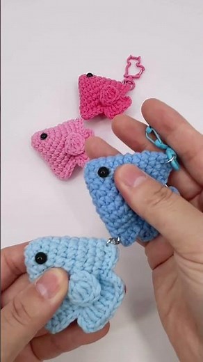 😍😍😍Crochet Fish Keychain