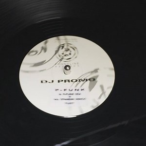 #vinylroom listening to #jungle #keepvinylalive #ukg #jungle #trance #garage #grime #rave #hardcore #breaks #house #grime #dubstep | Noodles - Groove Chronicles | Facebook