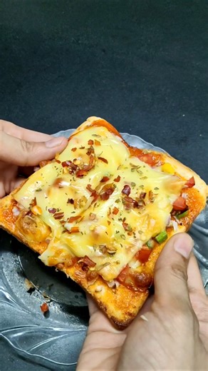 Air fryer bread pizza in 5 mins 🍕😋#dailybites#cheesybreadpizza #airfryerrecipes#easytomake