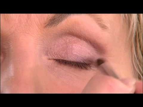 How to apply eye makeup in your 50's