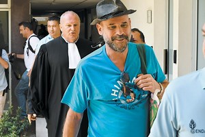 Polynésie française : Guy Laliberté dans le trouble pour «quelques plants de pot»