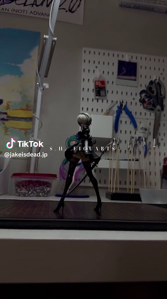 2B Action Figure Posing from Nier Automata