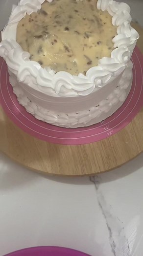 Bizcocho Dominicano con Crema de Almendras y Flan