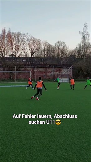 Auf Fehler lauern und Pässe & Passwege antizipieren, ist ein Instinkt der schwer zu erlernen ist.