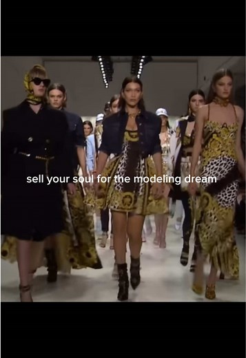 Exploring the Glamorous World of Runway Fashion Models