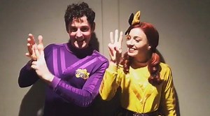 Lachy & I practising our Auslan & ASL alphabets!! ✋🏻👌🏾☝️🖐🏼👏🏻👋🏽 Celebrating National Week of Deaf People 💛 Lachy Gillespie | Emma Watkins