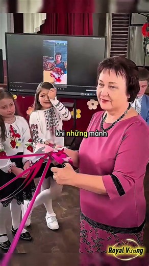 Cả lớp đang cười, nhưng vài phút sau thì tất cả đều khóc 😭