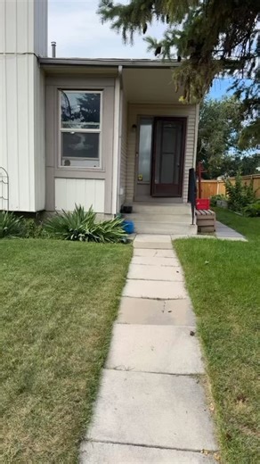 ✨ New flip alert - and this one’s in Deer Run! This cozy 3-bed home...