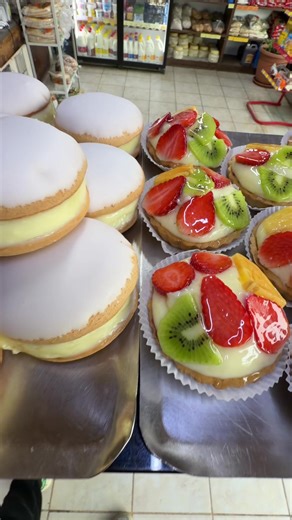 #@Τα γλυκά της Βασιλικής #φρουταρια_λευτερης μπρος το κοκ και πίσω Τάκης 😂🤭