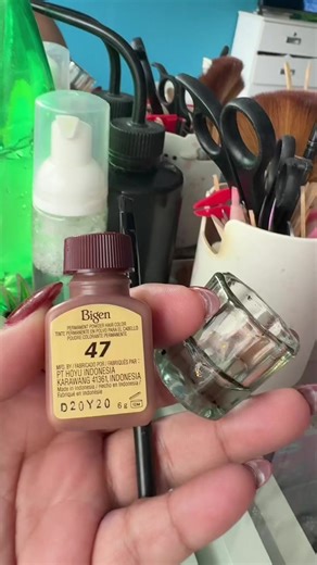 Tutorial de Cejas con Bigen: Cómo Lograr un Acabado Perfecto