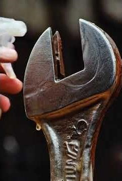 Rusty Wrench – Advanced Rust Remover Spray