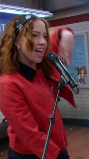 Al final solo son tres chicas sin mucho en común... excepto la música 🎶 | ‪@disneychannelES‬