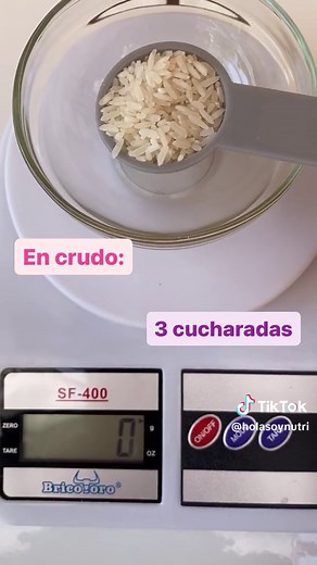 ¿Cuánto es una porción de arroz🍚? Una porción equivale a: ➡️(En crudo): - 40 g - 3 cdas soperas - 1/4 taza ➡️(Cocido): - 100 g - 3/4 taza El número de porciones no es igual para todos, depende de los requerimientos diarios de energía y macronutrientes de cada persona😊. Ig: @hola.soynutri #nutricion #nutricionchile🇨🇱 #like4like #chile🇨🇱