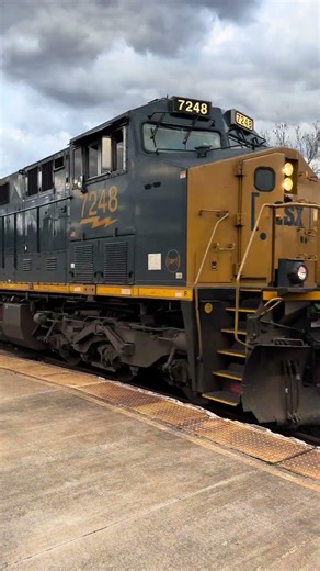 CSX stacks dropping the green signal #train #railway #railroad #trending #csx #green #signal